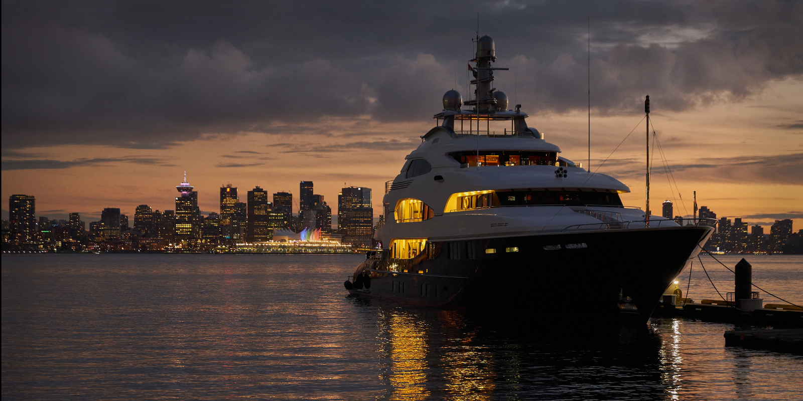 Private Yacht Parties in Dubai | Full Event Organization, Live DJ & Gourmet Catering